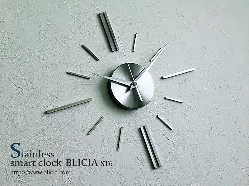 モダンインテリアの壁掛け時計BLICIA ST6白い壁画像