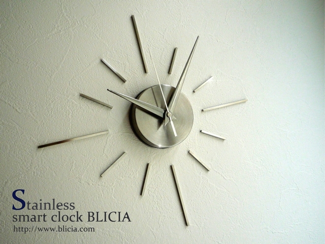 シンプルモダンな壁掛け時計BLICIA